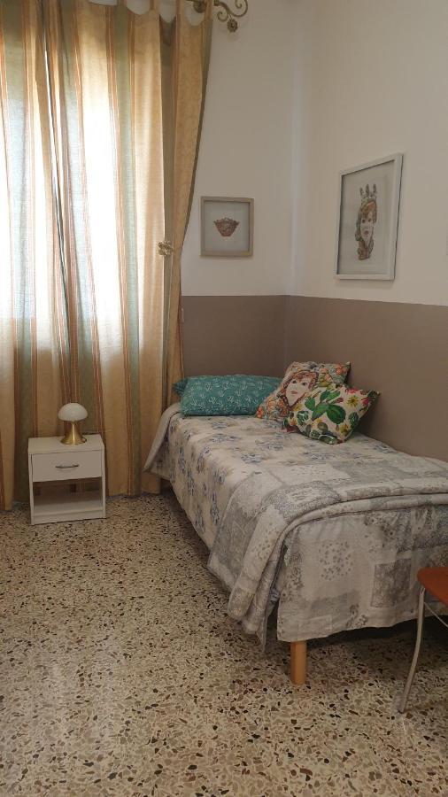 I Mori In Campidoglio Affitta Camere Сант'Агата-ді-Мілітелло Екстер'єр фото