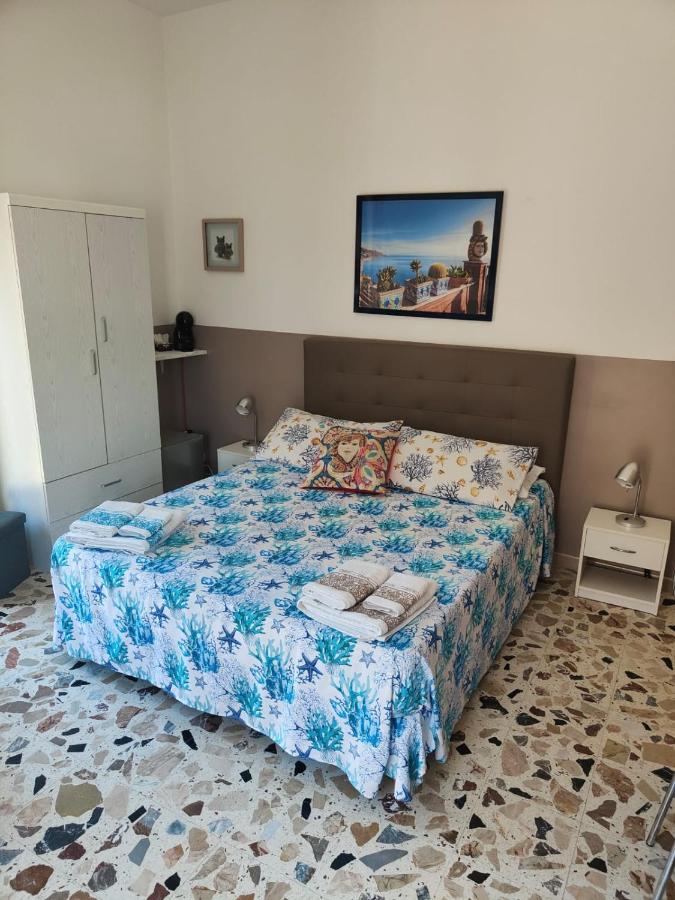 I Mori In Campidoglio Affitta Camere Сант'Агата-ді-Мілітелло Екстер'єр фото