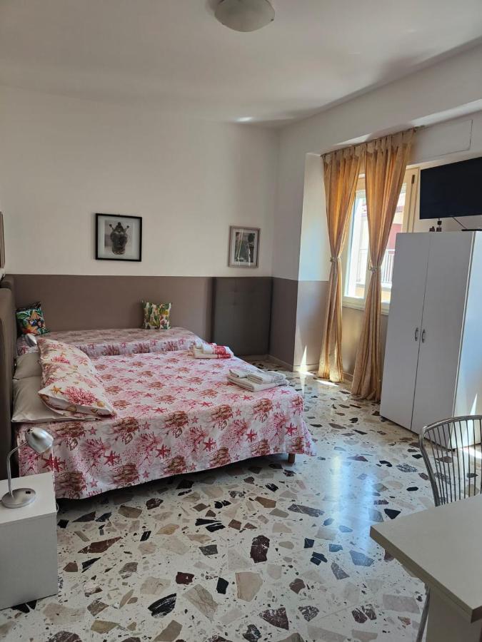 I Mori In Campidoglio Affitta Camere Сант'Агата-ді-Мілітелло Екстер'єр фото