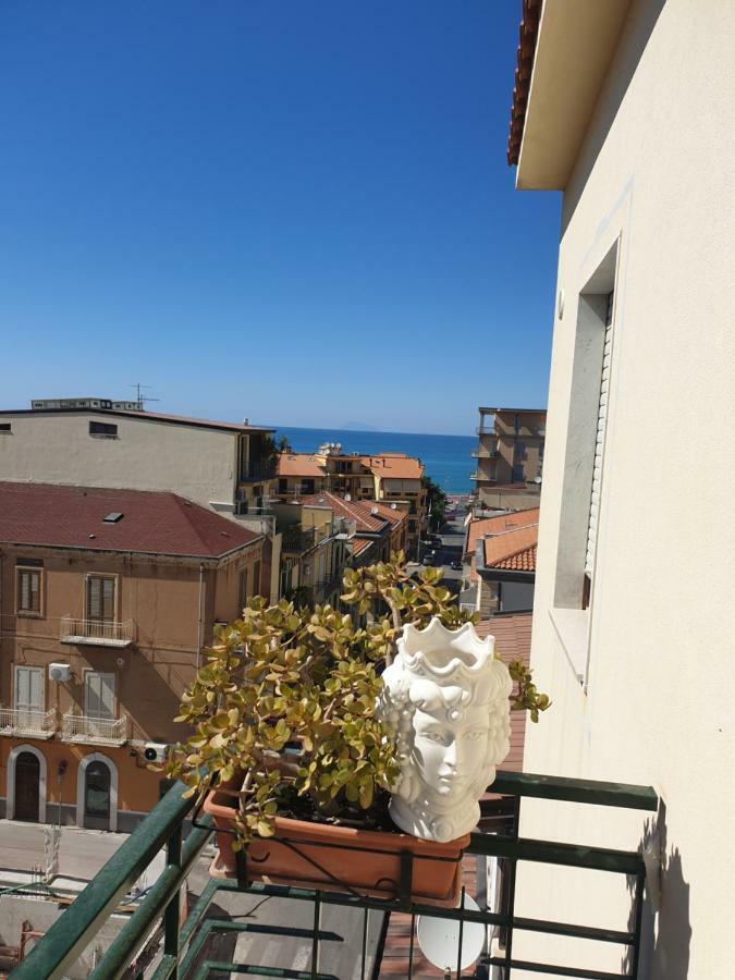 I Mori In Campidoglio Affitta Camere Сант'Агата-ді-Мілітелло Екстер'єр фото