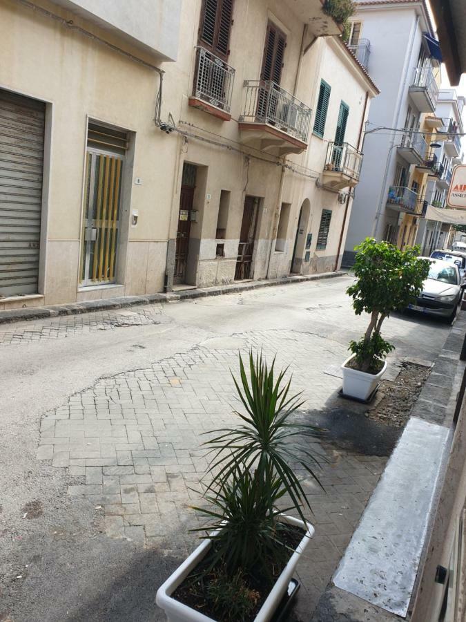 I Mori In Campidoglio Affitta Camere Сант'Агата-ді-Мілітелло Екстер'єр фото